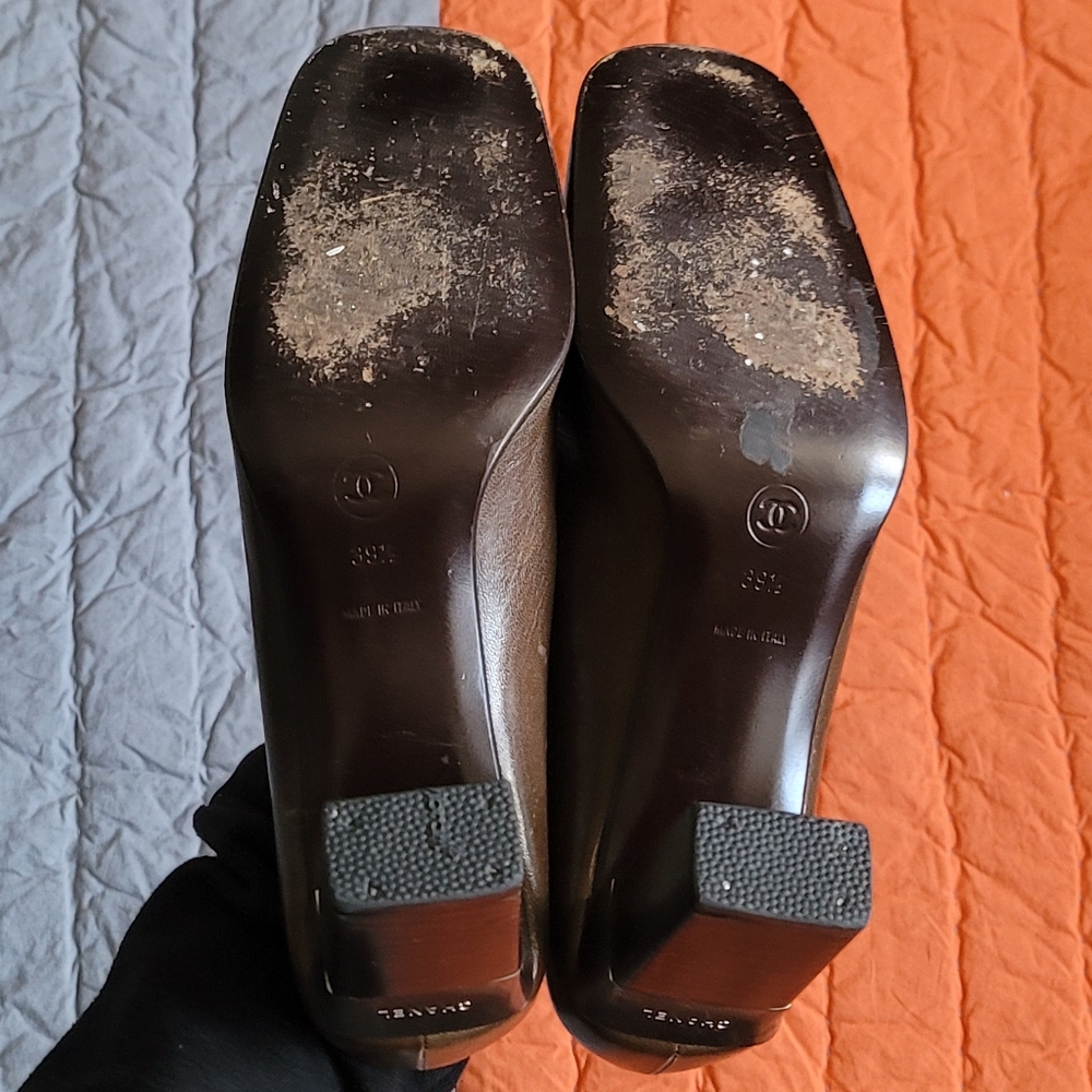 Brown Chanel Square-Toe Leather Pumps - Picture 4 of 6